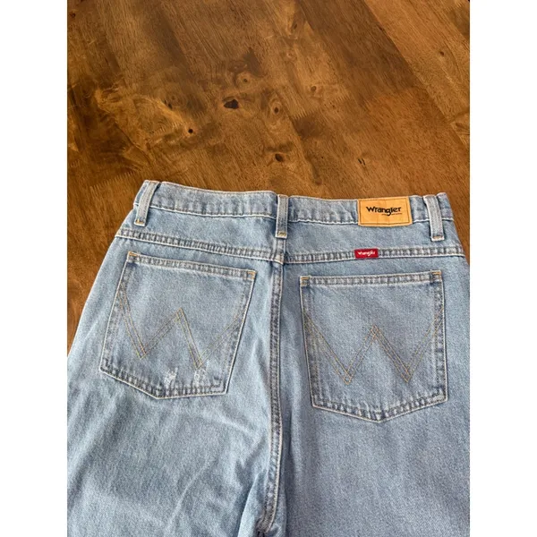 EUC‎ Womens Wrangler distressed high rise straight jeans size 30x28 - Image 11