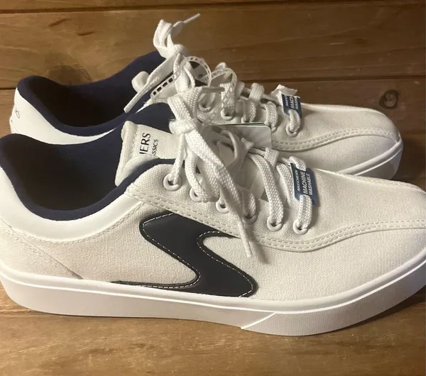 NWT Skechers White and Navy women's shoes size 8 - Image 2