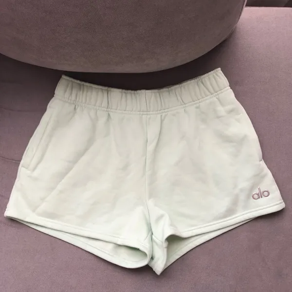 Alo Yoga Accolade Short Spearmint S - Image 6