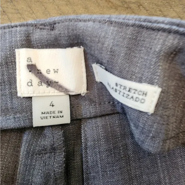 A new day grey cargo wide leg dress pants size 4 - Image 3