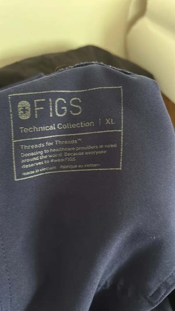 Navy FIGS Set Scrubs Blue - Image 4