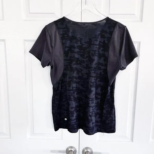 Lululemon Run For Days Short Sleeve Black Camo Mesh Running Shirt Sporty Chic - Image 4