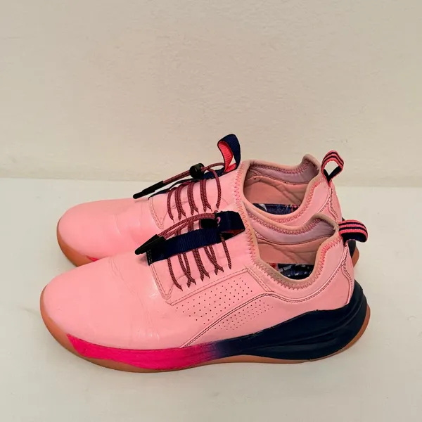 Clove Healthcare Sneakers Sz 9 Pink Navy Gradient Water Resistant Nursing Shoes - Image 9