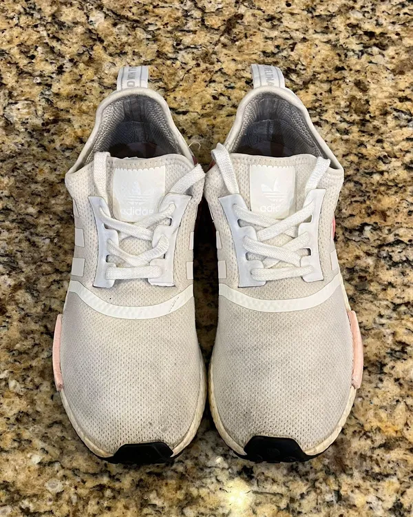 RARE Tennis Shoes Size 8 1/2! - Image 5