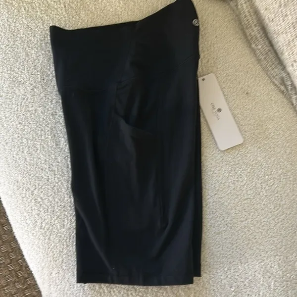 CRZ YOGA Biker Shorts 8 Inches - High Waisted Side Pockets, Black, Size XS, NWT - Image 3