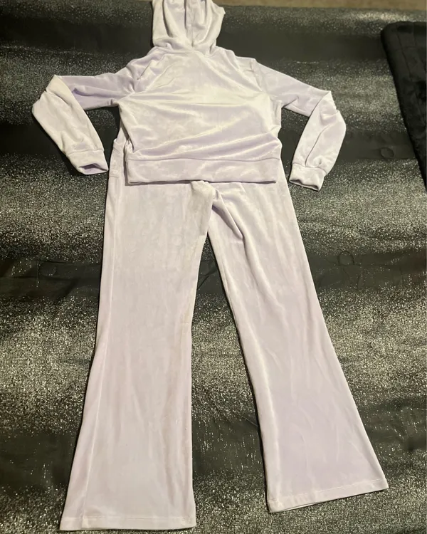 Womens L 11/13 No Boundaries Lilac Purple Velour Tracksuit Set- Hoodie & Pants - Image 2