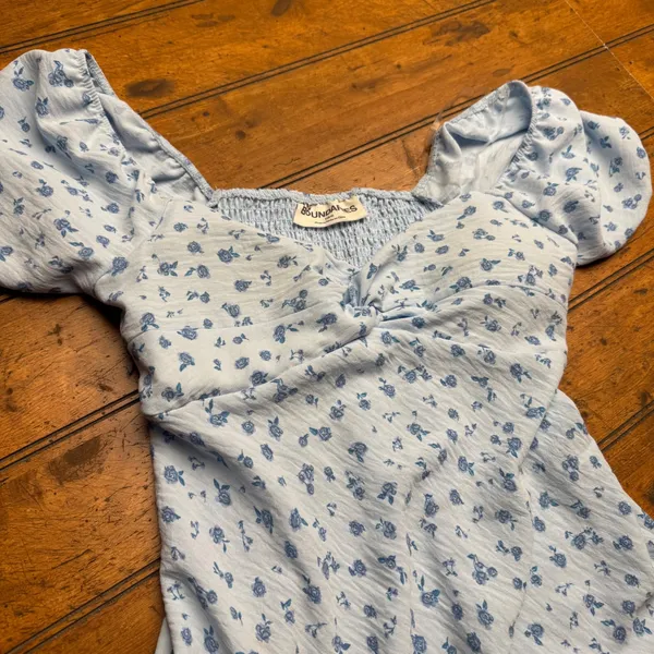 No‎ Boundaries Light Blue Ditsy Floral Puff Sleeve Smocked Mini Dress Small - Image 4