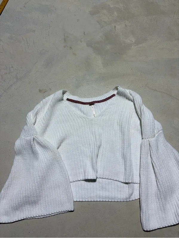 Free people White Bell-Sleeve Knit cropped sweater XS - Image 2