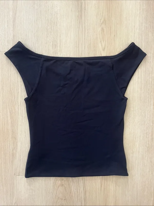Aritzia Contour Black Short Sleeve Top in Women's Small - Image 2