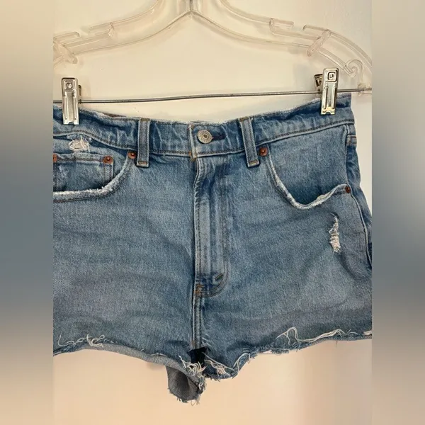 Abercrombie & Fitch The Mom Short High Rise Size 27/4 Medium Wash - Image 3