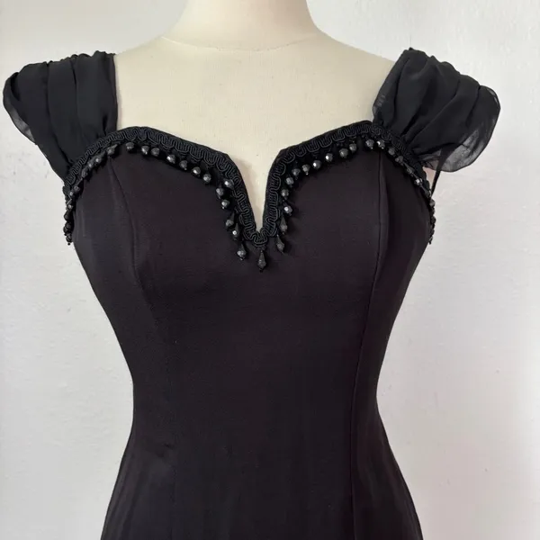 Scarlett Black Sleeveless Cocktail Gown - Image 3