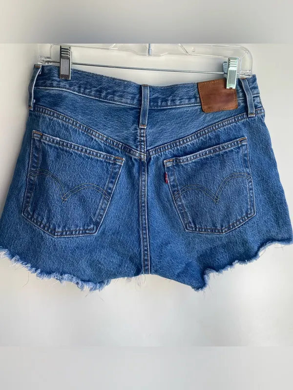 Levi’s 501 original cutoff denim shorts button fly medium blue wash raw hem 28 - Image 8