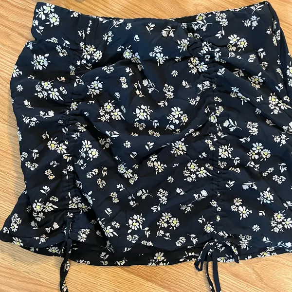 American‎ Eagle Silky Mini Skirt and AE Super Cropped V Neck Halter Top NWT - Image 5
