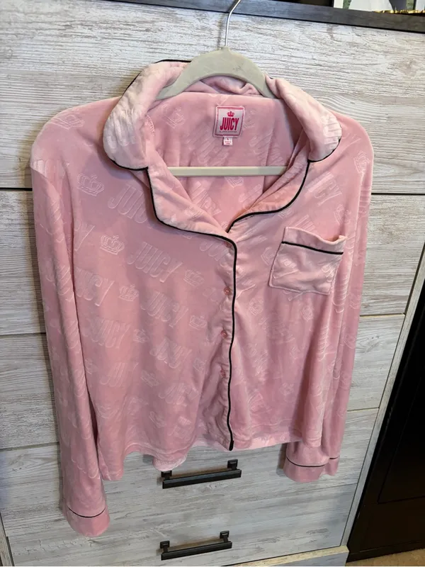Juicy Couture Pajama Set Large Pink Velour Long Sleeve Notch Collar Top & Pants - Image 5