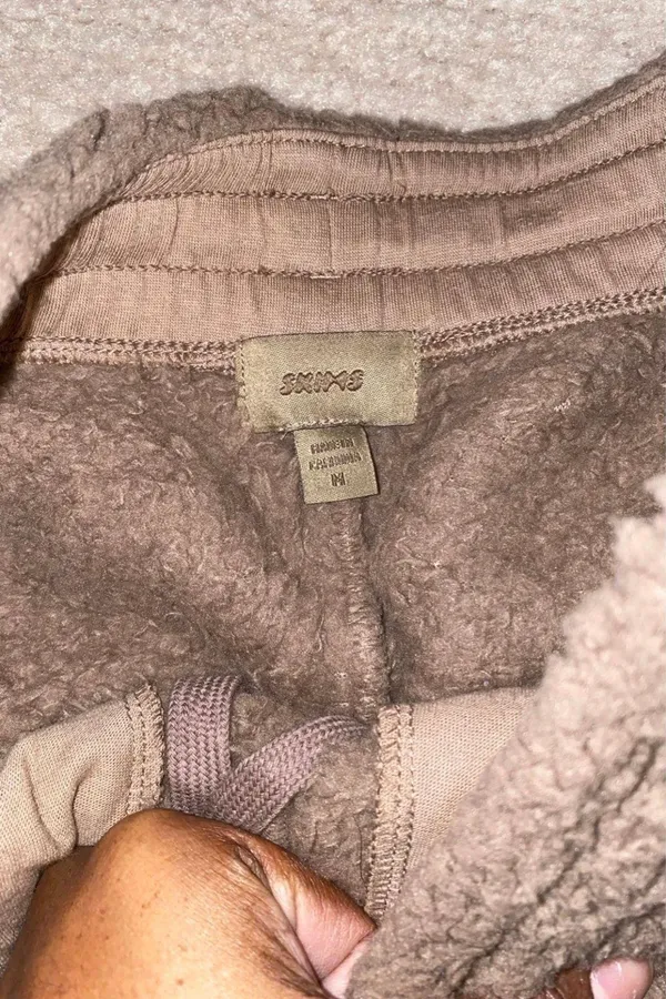 SKIMS Teddy Fleece Pants - Image 7