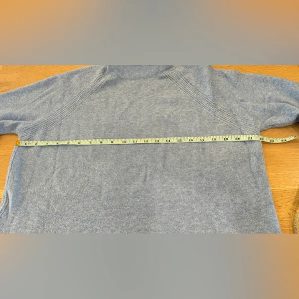 J crew Turtleneck sweater with side slits in Supersoft yarn blue size medium - Image 7
