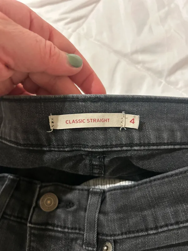 Levi’s Classic Straight Jeans Women’s - Image 3