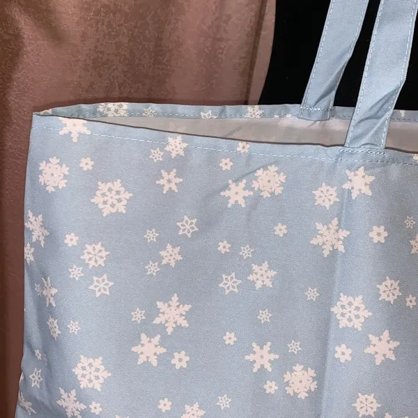 NWT Kate Spade Winter Snowflake Oversized Tote Bag - Image 10