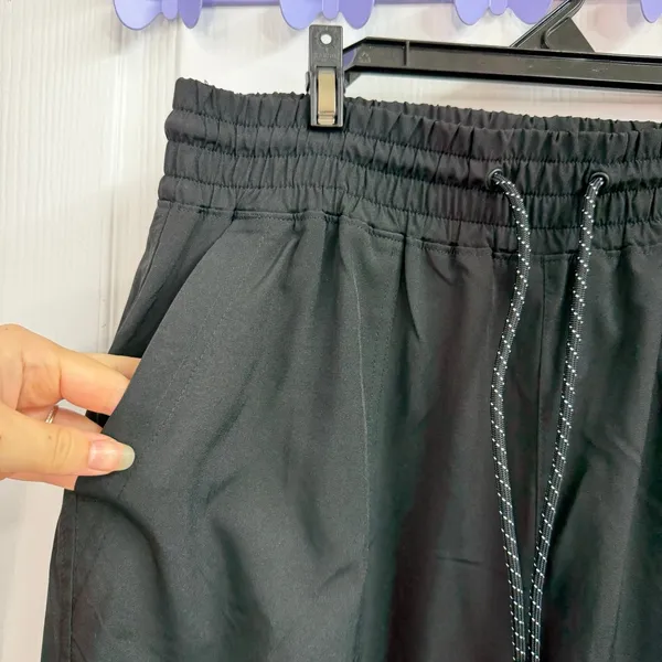 Old Navy black pull on pocket stretch tech quick dry athletic joggers pants M - Image 2