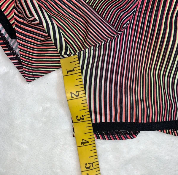 Under Armour heatgear striped shorts size M womens - Image 9