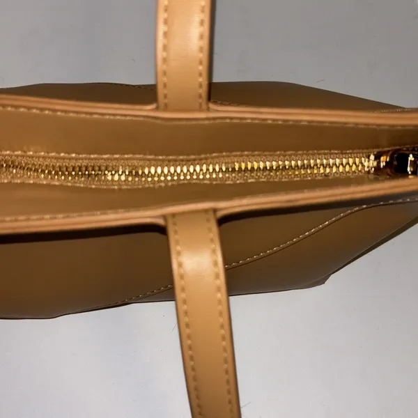 Source Unknown Elegant Tan Vegan Leather Tote Bag Cool Shape Very Chic❤️ - Image 5