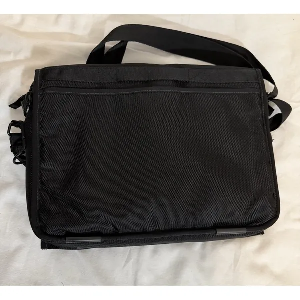 Targus Unofficial Messenger Bag TSM104US Black‎ Nylon EUC Laptop Pockets - Image 3