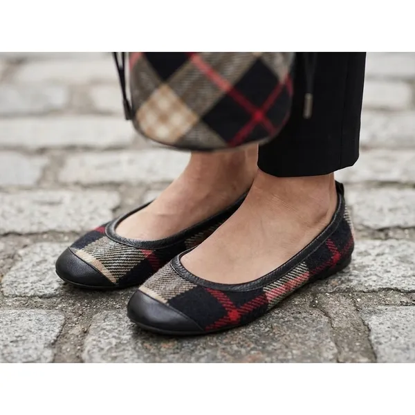 Burberry Classic Plaid Wool/Leather Travel Ballet Flats with Matching Pouch Bag - Image 2