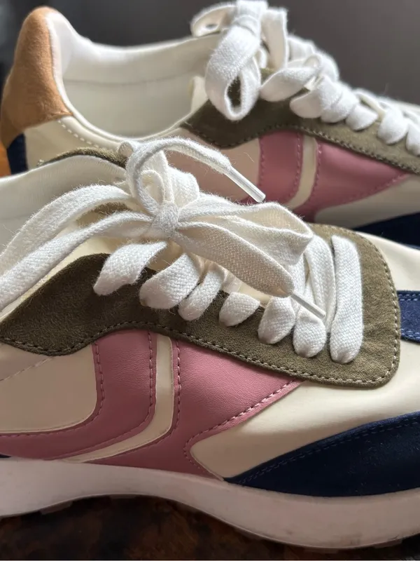Steve Madden White, Navy, Pink & Olive Retro Runner Sneakers - Image 3