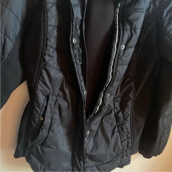 Kyodan Women's Black Puffer Jacket - Image 4