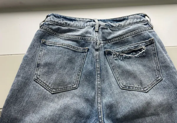 Jeans - Image 2