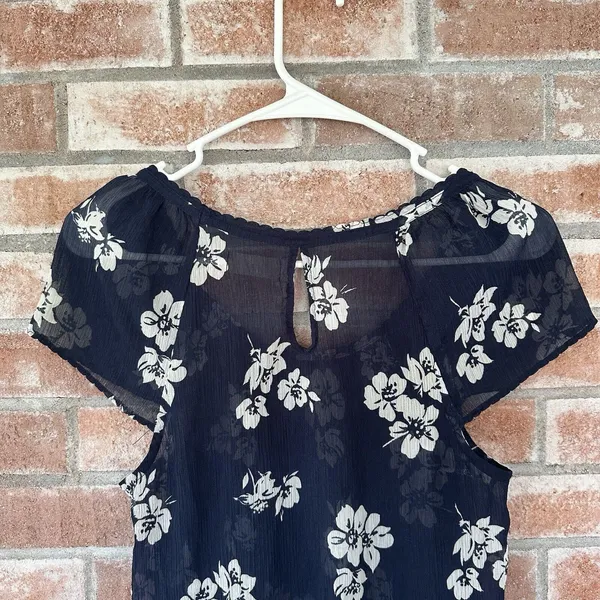 Hollister Sheer Cap Sleeve Keyhole Back Floral Blouse Medium Navy - Image 6