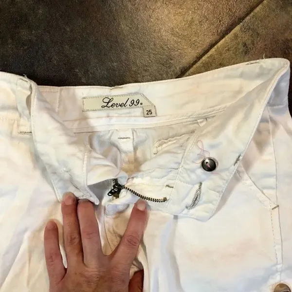 Level 99 Women’s Shorts White Size 25 White - Image 6