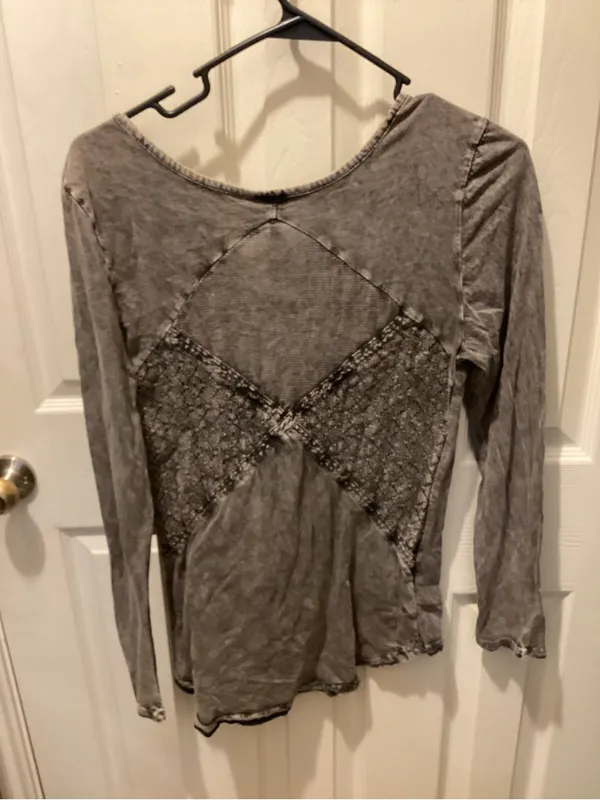 Affliction Gray Lace-Up Long Sleeve Skull Top with Multicolor Wing Graphic - Image 3
