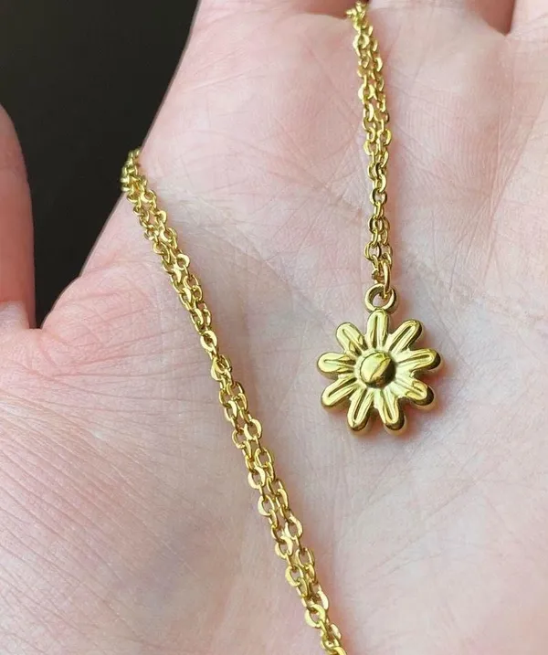 Handmade cute retro cottage fairy style gold tone mini flower necklace 🌼 - Image 6