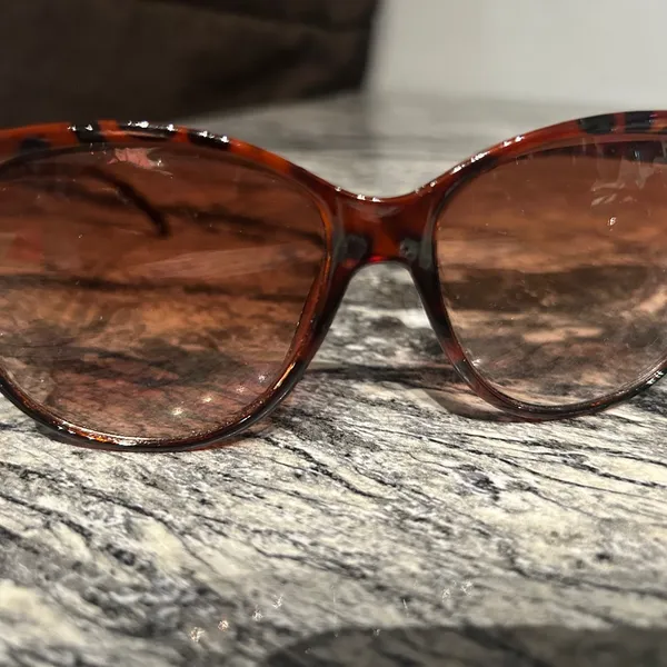 Tortoise Shell Sunglasses Brown - Image 9