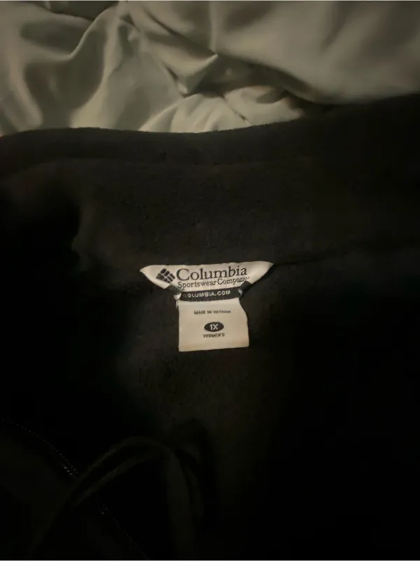 Columbia Black Fleece Jacket with White Logo Tag - Image 3