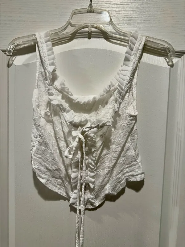 Adorable Boutique White Corset Top with Ruffled Edges - Perfect Condition! - Image 2