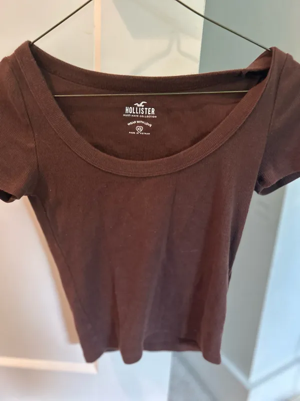 Hollister Women's Scoop Neck Brown Ribbed Top XS - Image 2