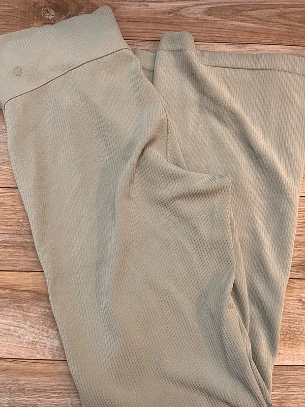 Lululemon ribbed softstreme flared pant size 10 - Image 6
