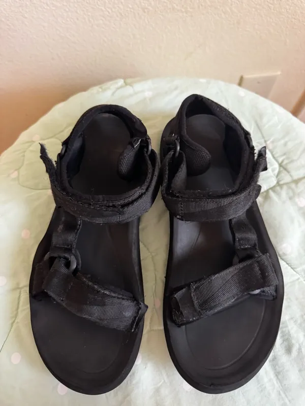 Teva Black Strap Sandals Womens size 8 - Image 8