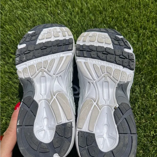 New Balance White and Gray Women's Shoes - Image 9