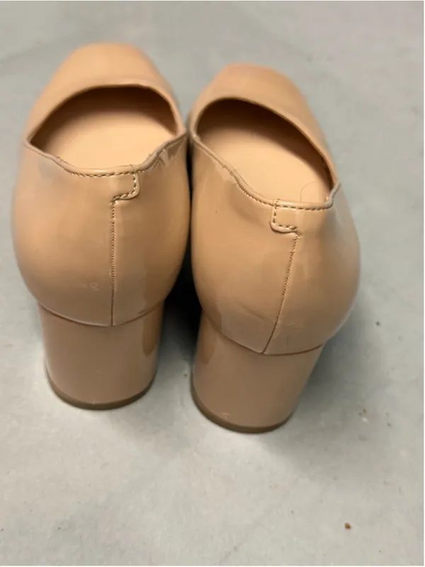 Bandolino Beige Heels Size 7 - Image 2