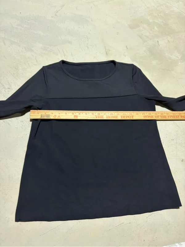Lululemon out of this world Long-Sleeve Women's Top in Black - Image 3