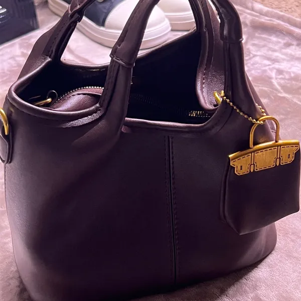 Elegant Brown Leather Women's Bag - Image 2