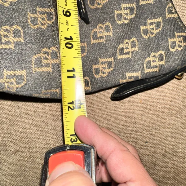 Dooney & Bourke Y2K Black and Tan Monogram Shoulder Bag - Image 12
