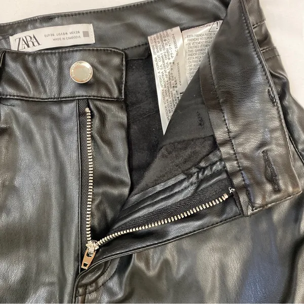 Everyday Capsule Zara blogger Fave minimalist black faux leather pants - Image 7