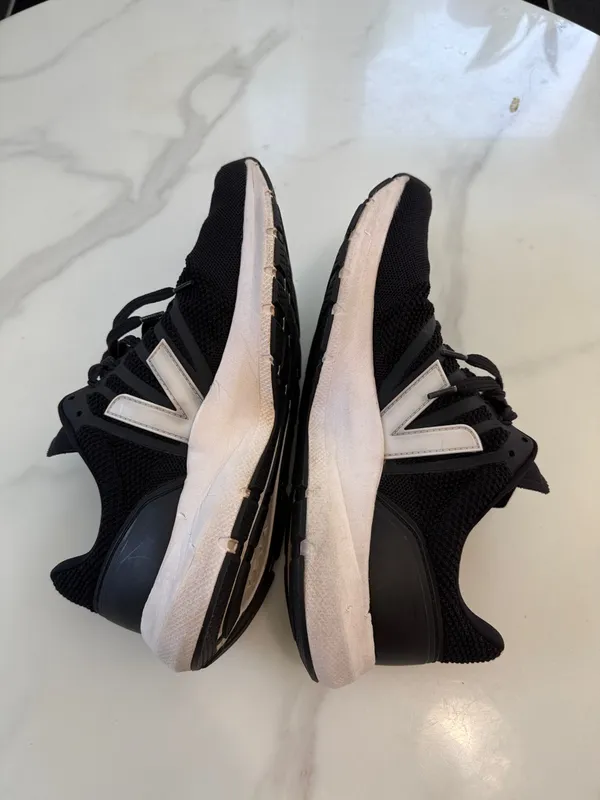 Veja Women's Black and White Athletic Sneakers - Image 7