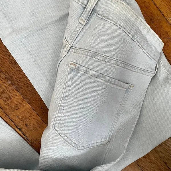 NWT Old Navy wide straight leg low rise light wash blue jeans women size‎ 4 - Image 5
