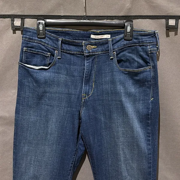Levi’s Women blue five pocket jeans - Image 5