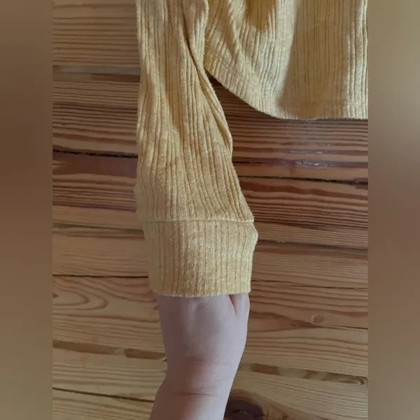 Hollister long sleeve cropped thermal​​​​ - Image 8